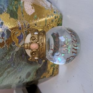 EUC "It's Good to be Queen" glitter globe Christmas tree ornament